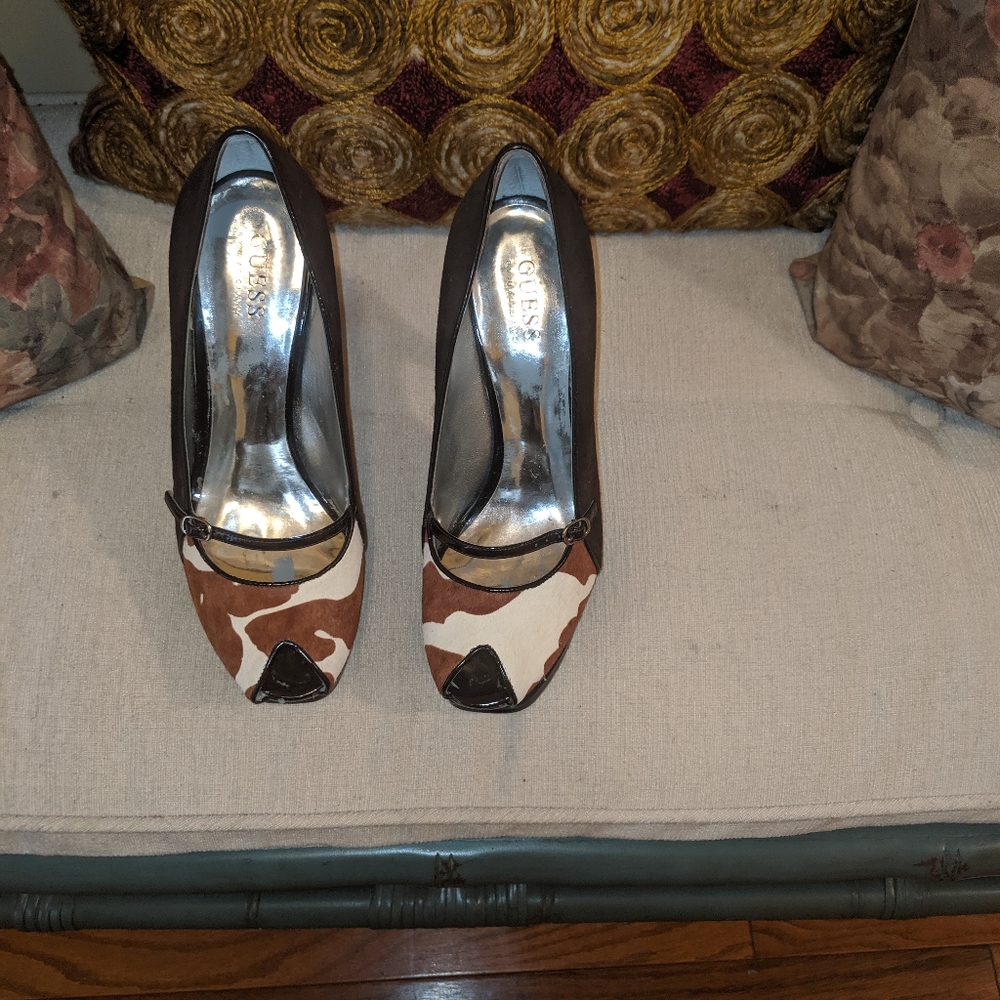 Fur, patent leather and leather peeptoe
